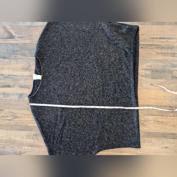 **NWOT** H&M cropped sweater size XL oversized - Picture 4 of 7